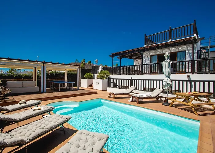 Villa Cavendish With Sea Views And Heatable Pool Close To Flamingo Beach Playa Blanca 
